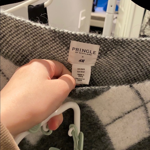 sweather - Picture 3 of 3